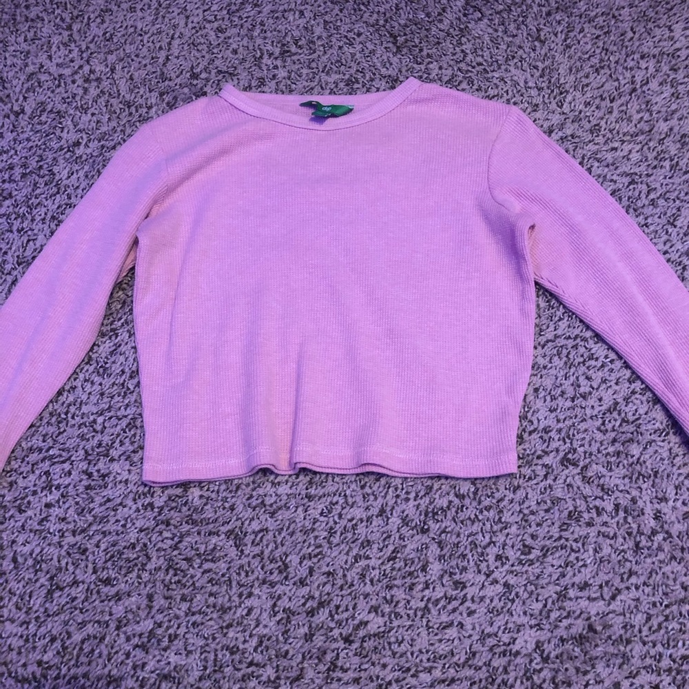 pink long sleeve cropped-ish shirt